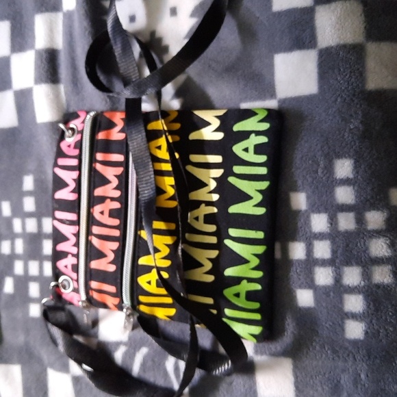 Robin Ruth MIAMI Print Canvas 2 Zipper Pocket Adjustable Strap Travel Crossbody - Picture 9 of 9